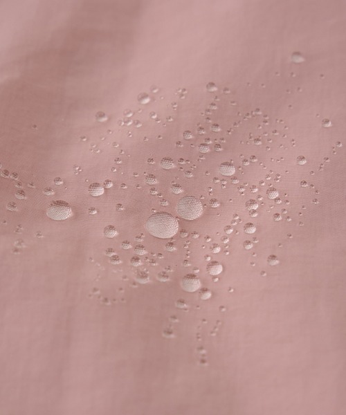 b・ROOM（ビールーム）の「【撥水加工】エブリデイマウンテンパーカ（収納袋付き）（ブルゾン・キッズ・プラム/ラベンダー/ベージュ/グリーン/チャコール/ピンク/ライム/キャメル/ターコイズブルー/ライトブルー・100cm/110cm/130cm/140cm/120cm）」の14枚目の写真