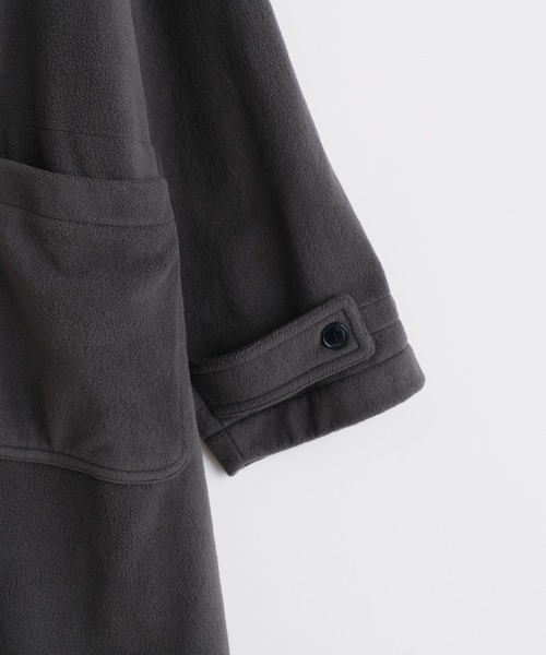 WHIMSIC(ウィムジック)の「【UNISEX】マイクロフリースダッフルコート(ダッフルコート・メンズ・チャコールグレー/オリーブ・FREE)」の9枚目の写真