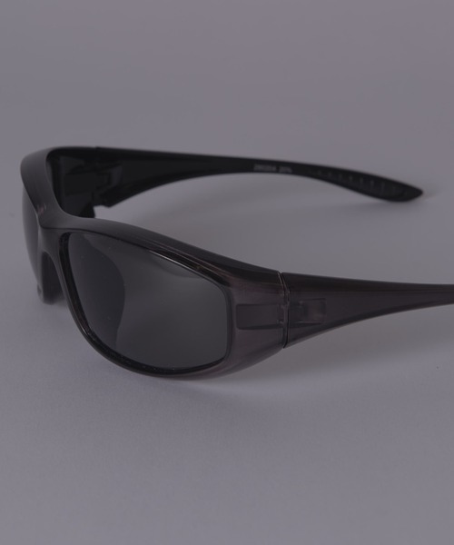 Lui's（ルイス）の「フォックスタイプ / カラーレンズサングラス（サングラス・メンズ・ブラック・FREE）」の2枚目の写真