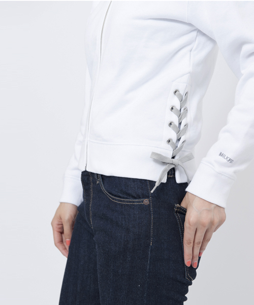 MILKFED.（ミルクフェド）の「LACE UP ZIP HOODIE（レースアップ/ジップ/フード）（スウェット・レディース・ホワイト/ブラック/アッシュ・SMALL/MEDIUM）」の6枚目の写真