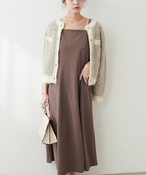 natural couture(ナチュラルクチュール)の「再販/カットジョーゼットキャミワンピース(ワンピース・レディース・ブラック/グレー/グレイッシュベージュ/オフホワイト/ドット/モカ・FREE)」の4枚目の写真