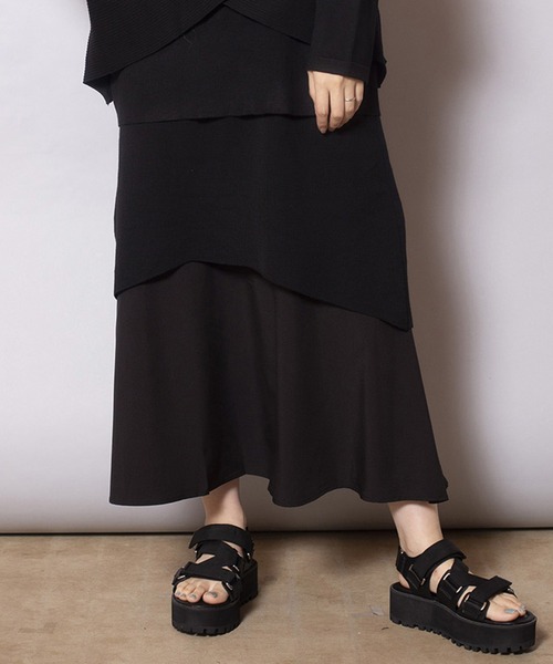 OSMOSIS（オズモーシス）の「レイヤードフレアーヘムニットスカート（スカート・レディース・ベージュ/ブラック/ライトグリーン・ONE SIZE）」の2枚目の写真