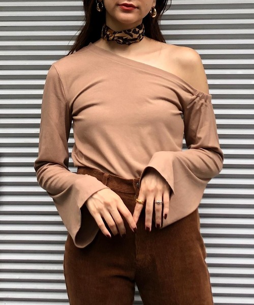 CIEL'AIR（シエルエアー）の「One Shoulder Tops（Tシャツ/カットソー・レディース・ブルー/レッド/ブラウン・FREE）」の2枚目の写真