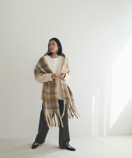 marjour（マージュール）の「TARTAN CHECK MUFFLER（マフラー・レディース・ベージュ系・FREE）」の4枚目の写真