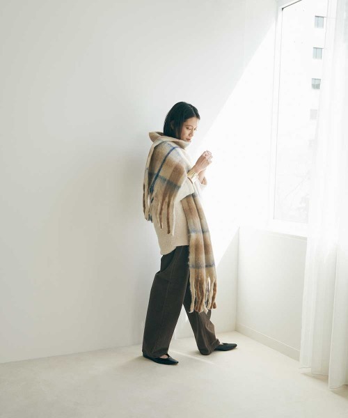 marjour（マージュール）の「TARTAN CHECK MUFFLER（マフラー・レディース・ベージュ系・FREE）」の6枚目の写真