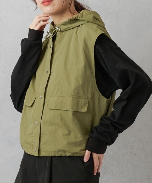 Lull（ルル）の「【Lull / ルル】ナイロンショートフードベスト（ベスト・レディース・ブルー/ブラック/カーキ・ONESIZE）」の3枚目の写真