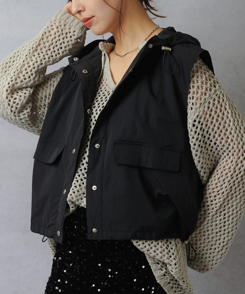 Lull（ルル）の「【Lull / ルル】ナイロンショートフードベスト（ベスト・レディース・ブルー/ブラック/カーキ・ONESIZE）」の2枚目の写真