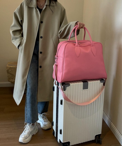 LA VORAGINE（ラ ヴォラジネ）の「大容量ボストンバッグ レザータッチビッグサイズ トラベルバッグ ショルダーバッグ（ボストンバッグ・レディース・ブラック/アイボリー/ピンク・FREE）」の9枚目の写真