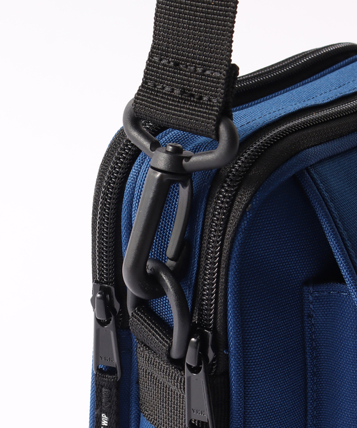Carhartt WIP(カーハートダブリューアイピー)の「CARHARTT WIP ESSENTIALS BAG SMALL 1031470(ショルダーバッグ・メンズ・ブラック/モカ/ダークブルー・FREE)」の18枚目の写真