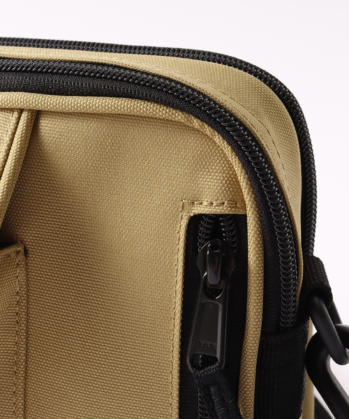 Carhartt WIP(カーハートダブリューアイピー)の「CARHARTT WIP ESSENTIALS BAG SMALL 1031470(ショルダーバッグ・メンズ・ブラック/モカ/ダークブルー・FREE)」の21枚目の写真