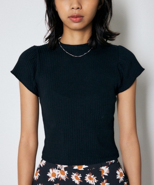美品✨サカイ★バック　レース　プリーツ　Ｔシャツ　ブラック Sacai バックプリーツ ブラック T シャツ - ランウェイ カタログ