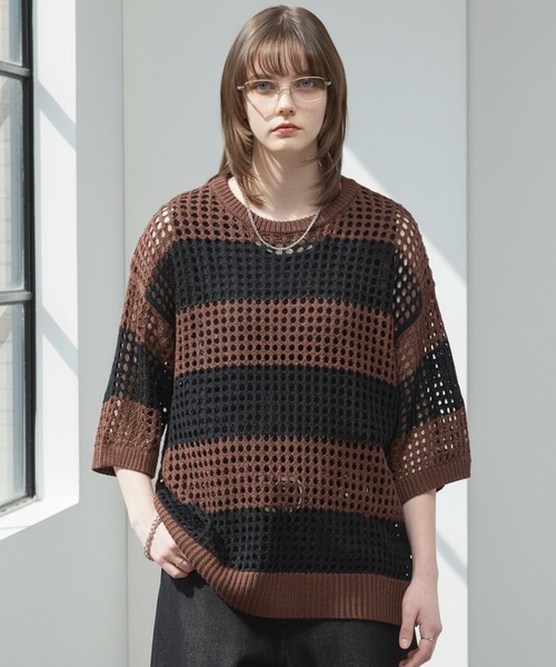 Alfred Alex(アルフレッドアレックス)の「【Alfred Alex】Border Mesh Oversized Knit/ボーダーシアーメッシュオーバーサイズニット(Tシャツ/カットソー・メンズ・ワイン/ライトグレー/チャコール/ネイビー/ブラック/サックスブルー/パープル/ブラウン・L/M)」の4枚目の写真