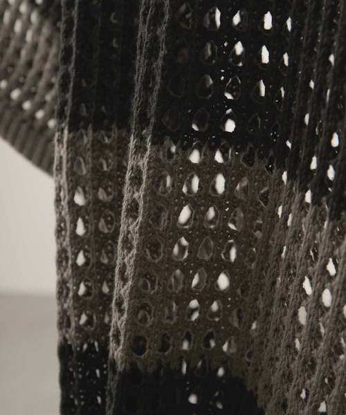 Alfred Alex（アルフレッドアレックス）の「【Alfred Alex】ボーダーシアーメッシュオーバーサイズニット（ニット/セーター・メンズ・ワイン/ライトグレー/チャコール/ネイビー/ブラック/サックスブルー/パープル・L/M）」の8枚目の写真