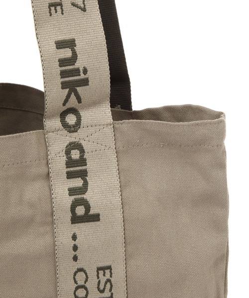 niko and...（ニコアンド）の「オリジナルニコロゴテープトートバッグ（トートバッグ・レディース・カーキ/グレー/アイボリー・0）」の9枚目の写真