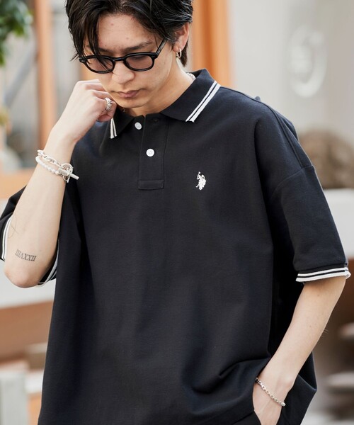 U.S. POLO ASSN.(ユーエスポロアッスン)の「U.S.POLO ASSN./ユーエスポロアッスン 別注ラインオーバーサイズワンポイントポロシャツ(限定展開)(ポロシャツ・メンズ・チャコールグレー/ライトグレー/ブラック/ネイビー・MEDIUM/SMALL/LARGE)」の2枚目の写真