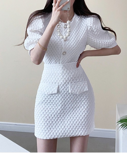 gossip!ロサンゼルス(ゴシップロサンゼルス)の「ふくれジャガード パフスリーブ ブラウス+ミニスカート(セットアップ・レディース・ブラック/ホワイト・FREE)」の5枚目の写真