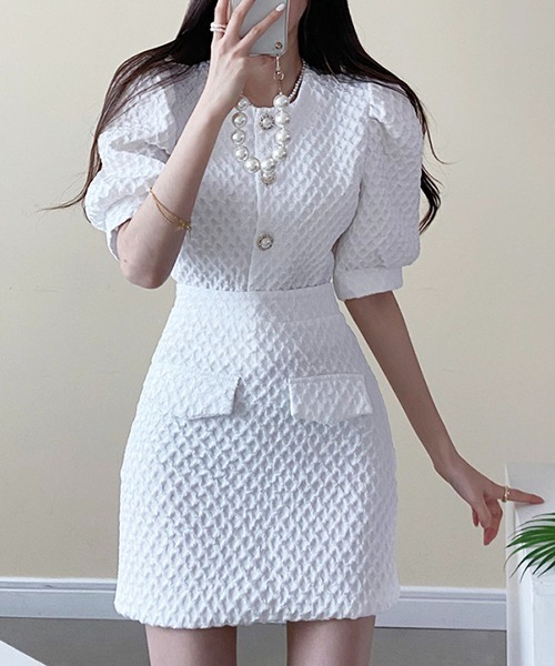 gossip!ロサンゼルス(ゴシップロサンゼルス)の「ふくれジャガード パフスリーブ ブラウス+ミニスカート(セットアップ・レディース・ブラック/ホワイト・FREE)」の7枚目の写真
