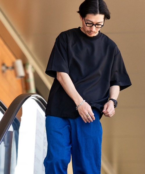 ITEMS URBANRESEARCH（アイテムズ アーバンリサーチ）の「『セットアップ対応』吸水速乾 ストレッチトロ布帛 Tシャツ（Tシャツ/カットソー・メンズ・イエロー/グレー/ライトベージュ/ブラック・MEDIUM/LARGE）」の13枚目の写真