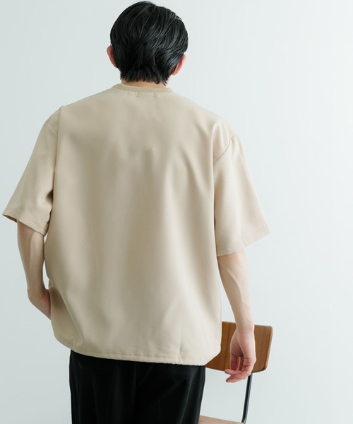 ITEMS URBANRESEARCH（アイテムズ アーバンリサーチ）の「『セットアップ対応』吸水速乾 ストレッチトロ布帛 Tシャツ（Tシャツ/カットソー・メンズ・イエロー/グレー/ライトベージュ/ブラック・MEDIUM/LARGE）」の9枚目の写真