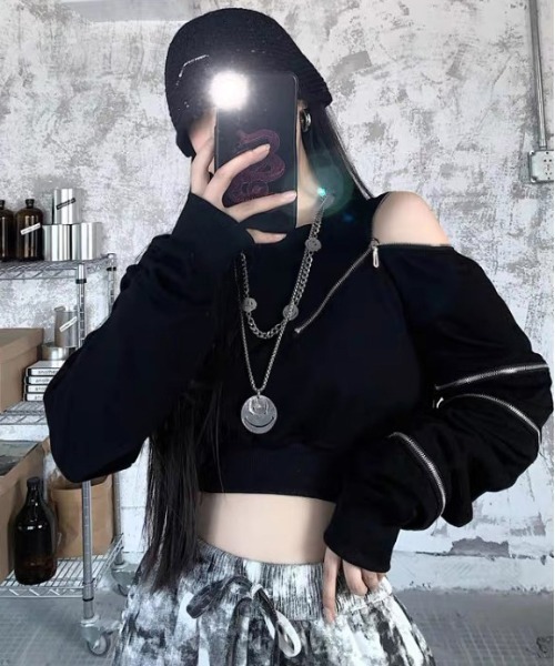 .KOM（ドットコム）の「『.KOM/ドットケーオーエム』ZIP付き2WAYオフショルダー【Y】【CN】（Tシャツ/カットソー・レディース・ブラック・FREE）」の5枚目の写真