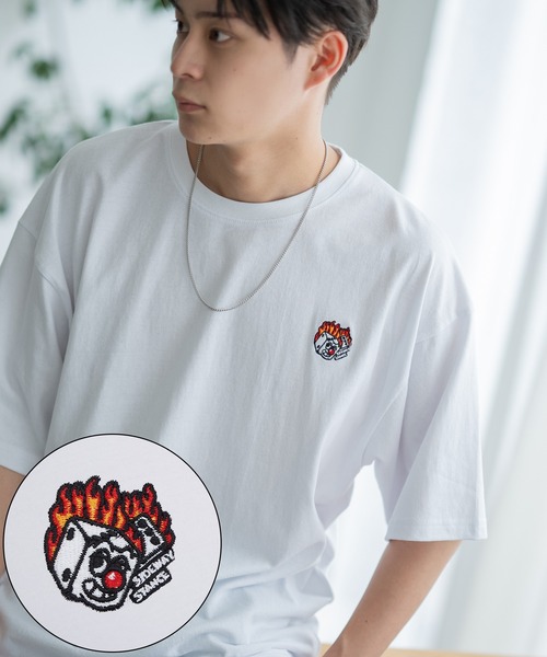 SIDEWAY STANCE(サイドウェイスタンス)の「【SIDEWAY STANCE】オリジナル ワンポイント刺繍 半袖Tシャツ(Tシャツ/カットソー・メンズ・カーキ/ブラック/ホワイト系/ホワイト系1/ホワイト系2/グレー系2/グレー系3/パープル系3/レッド系/グレー/ホワイト系3/ブラック系2/グレー系/パープル系2/ブラック系/ブルー系1/ホワイト/ブラック系1/ブラック系3/グレー系1/ブラック系4/グレー系4/ブラック系6/パープル系6/ホワイト系4/カーキ系5/ホワイト系6/グレー系6/ブラック系5/グレー系5/ホワイト系5/レッド系4/アイボリー/アイボリー系1・MEDIUM/SMALL/LARGE/X-LARGE)」の5枚目の写真