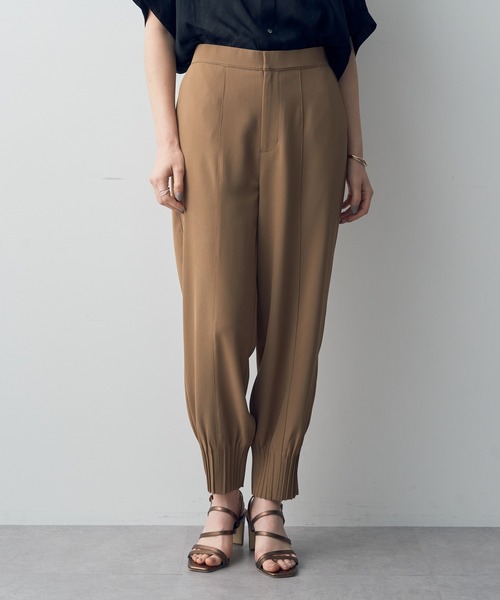 YECCA VECCA（イェッカヴェッカ）の「裾ピンタックジョガーパンツ（その他パンツ・レディース・ブラック/ベージュ/グレイッシュベージュ・S/M）」の3枚目の写真