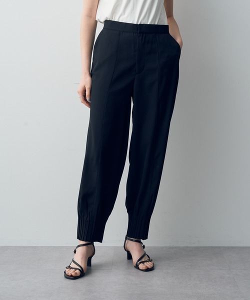 YECCA VECCA（イェッカヴェッカ）の「裾ピンタックジョガーパンツ（その他パンツ・レディース・ブラック/ベージュ/グレイッシュベージュ・S/M）」の2枚目の写真