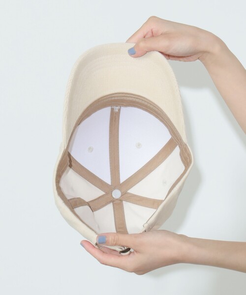 BEAMS HEART(ビームスハート)の「【4色展開】ハンドサイン 細コーデュロイ キャップ(キャップ・レディース・グレー/オフホワイト/ベージュ/ブラック/ブラウン/グリーン・FREE)」の14枚目の写真