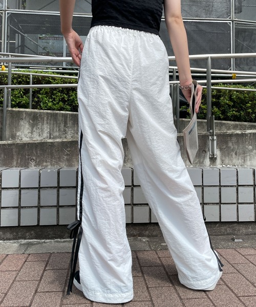 WEGO(ウィゴー)の「WEGO/ラインリボンデザインナイロンパンツ(カーゴパンツ・レディース・ブラック/ライトピンク/ホワイト・FREE)」の10枚目の写真