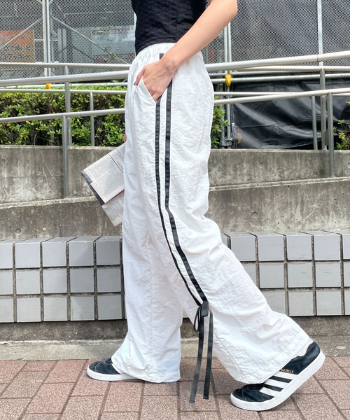WEGO(ウィゴー)の「WEGO/ラインリボンデザインナイロンパンツ(カーゴパンツ・レディース・ブラック/ライトピンク/ホワイト・FREE)」の11枚目の写真