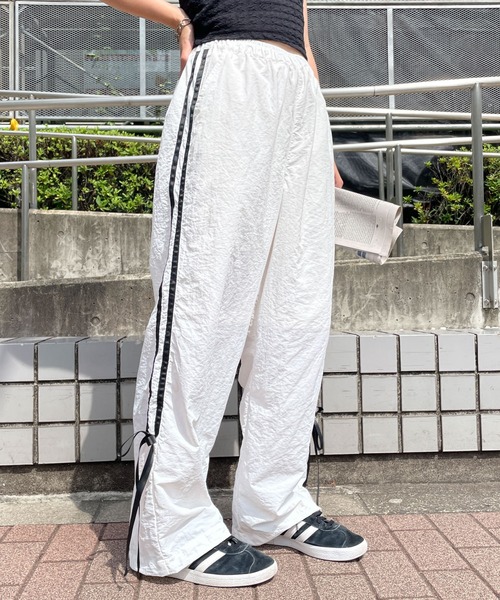 WEGO(ウィゴー)の「WEGO/ラインリボンデザインナイロンパンツ(カーゴパンツ・レディース・ブラック/ライトピンク/ホワイト・FREE)」の8枚目の写真