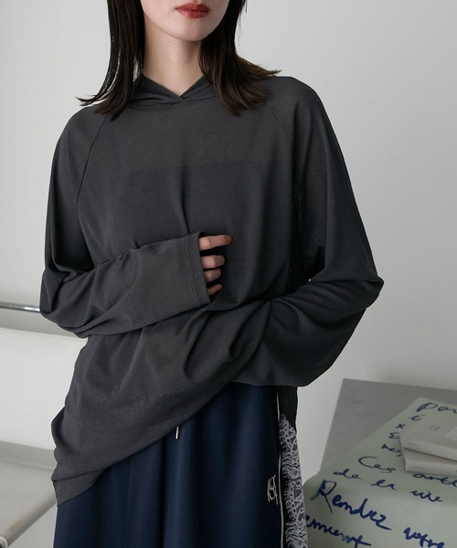 forksy.（フォルクシー）の「【forksy.】シアーラグランフーディーロングTシャツ（Tシャツ/カットソー・レディース・ネイビー系/オフホワイト/ホワイト系/チャコール・FREE）」の3枚目の写真