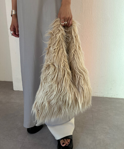 SHENERY（シーナリー）の「ファーバッグ（トートバッグ・レディース・ベージュ/ブラック・FREE）」の2枚目の写真