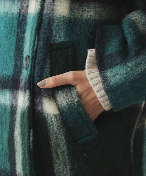 OPAQUE.CLIP（オペークドットクリップ）の「《美人百花掲載》ビックチェック ミドルPコート（ピーコート・レディース・ベージュ系1/ブルー系1・38/40）」の3枚目の写真