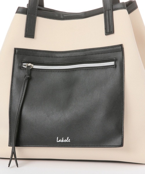 LAKOLE（ラコレ）の「ネオプレーンフロントポケットトートバッグ3 / 253209（トートバッグ・レディース・ブラック/オフホワイト/カーキ・FREE）」の12枚目の写真