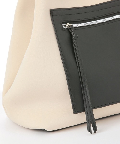 LAKOLE（ラコレ）の「ネオプレーンフロントポケットトートバッグ3 / 253209（トートバッグ・レディース・ブラック/オフホワイト/カーキ・FREE）」の13枚目の写真