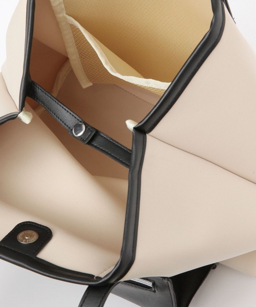 LAKOLE（ラコレ）の「ネオプレーンフロントポケットトートバッグ3 / 253209（トートバッグ・レディース・ブラック/オフホワイト/カーキ・FREE）」の14枚目の写真