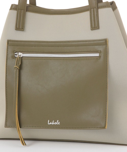 LAKOLE（ラコレ）の「ネオプレーンフロントポケットトートバッグ3 / 253209（トートバッグ・レディース・ブラック/オフホワイト/カーキ・FREE）」の15枚目の写真