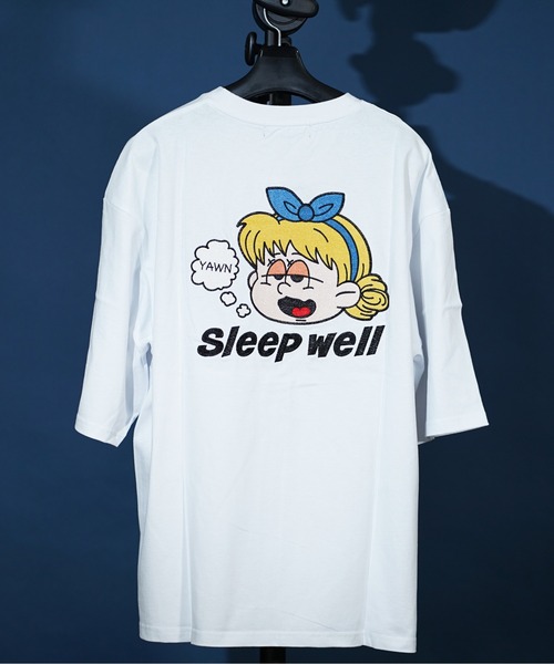 unrelaxing（アンリラクシング）の「オーバーサイズ  刺繍 Tシャツ 綿100％ /embroidery oversize T-shirt（Tシャツ/カットソー・メンズ・ホワイト系6/ホワイト系7/ホワイト系8/ホワイト/ブラック/その他/その他3/その他6/ブラック系その他2/ブラック系その他3/その他19/その他20/ブラック×ブルー/その他17/その他10/ブラック×レッド/ホワイト系2/ホワイト系4/ホワイト系/ホワイト系1/ブラック系その他4/ブラック系その他6/ライトブラック/ブラック系1/ブラック系3/その他8/ホワイト系9/スミクロ/ブラック系その他7/ブラック系/その他1/その他5/その他11/その他14/その他15/その他16/その他18/ホワイト系3/ホワイト系5/ブラック系その他/ブラック系2/その他4/その他7/その他9/その他12/その他21・SMALL/MEDIUM/LARGE/X-LARGE）」の2枚目の写真