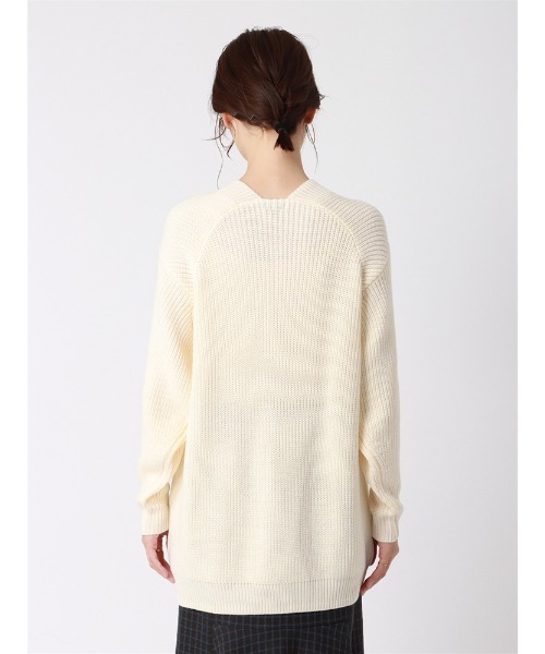 SUIT SQUARE(スーツスクエア)の「オーバーサイズVネックニット 長袖 ハンドウォッシュ アクリルウール 無地(ニット/セーター・レディース・キャメル/アイボリー/ダークブラウン・38(9号))」の10枚目の写真