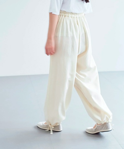 ata(アタ)の「ata pants 2. / テンセルリネン 裾絞りパンツ(その他パンツ・レディース・アイボリー/ピンク/ブラック・MEDIUM)」の17枚目の写真