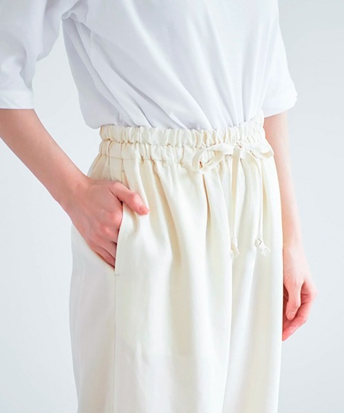 ata(アタ)の「ata pants 2. / テンセルリネン 裾絞りパンツ(その他パンツ・レディース・アイボリー/ピンク/ブラック・MEDIUM)」の18枚目の写真