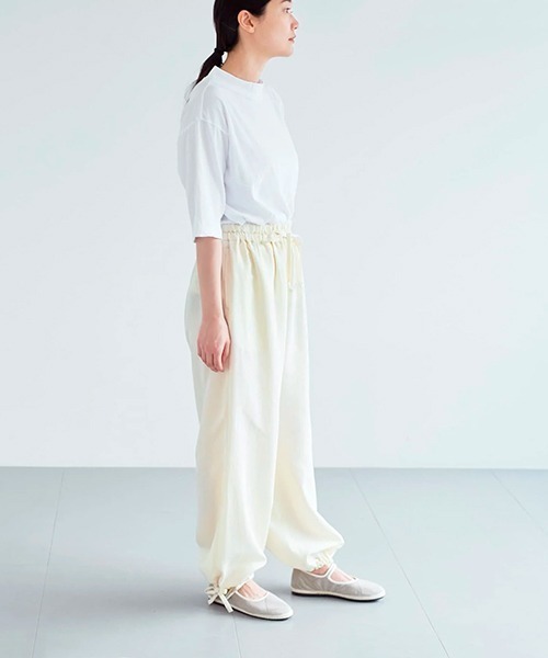 ata(アタ)の「ata pants 2. / テンセルリネン 裾絞りパンツ(その他パンツ・レディース・アイボリー/ピンク/ブラック・MEDIUM)」の19枚目の写真