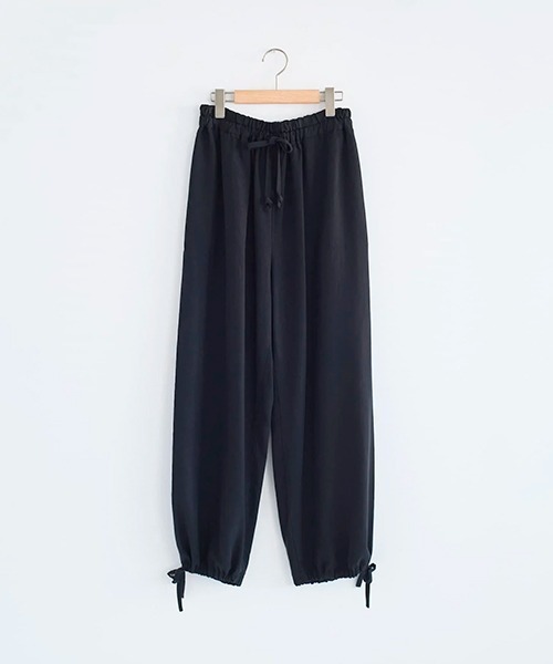 ata(アタ)の「ata pants 2. / テンセルリネン 裾絞りパンツ(その他パンツ・レディース・アイボリー/ピンク/ブラック・MEDIUM)」の22枚目の写真