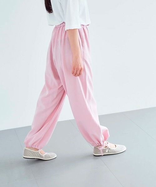 ata(アタ)の「ata pants 2. / テンセルリネン 裾絞りパンツ(その他パンツ・レディース・アイボリー/ピンク/ブラック・MEDIUM)」の4枚目の写真