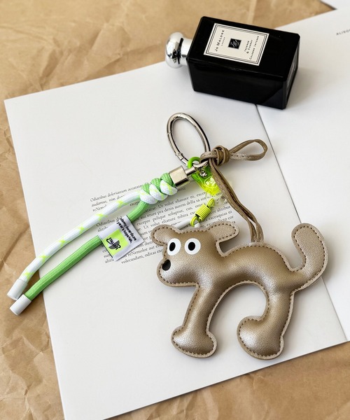 NOLITA LABORATORY（ノリータラボラトリー）の「【 NOLITA / ノリータ 】レザータイプ ワンコのマスコット ロープストラップチャーム カラビナ付き バッグチャーム キーリング キーホルダー（チャーム・レディース・ブラック/オレンジ/ゴールド・FREE）」の3枚目の写真