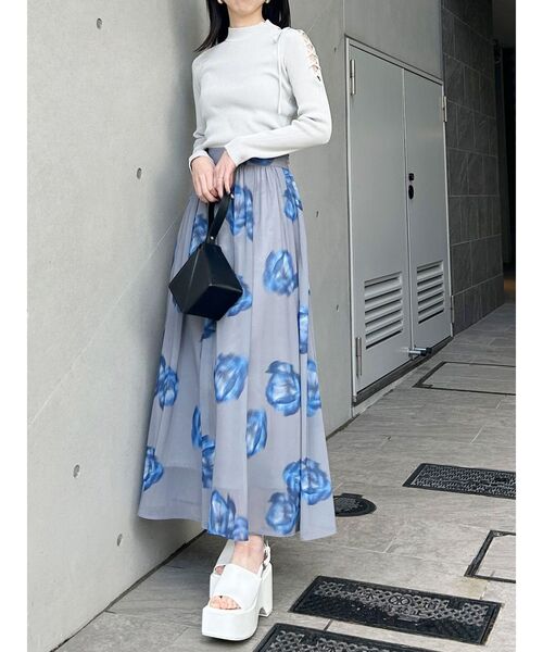 MURUA（ムルーア）の「【WEB・一部店舗限定】ニュアンスフラワープリントスカート（スカート・レディース・ブラック/グレー・FREE）」の22枚目の写真