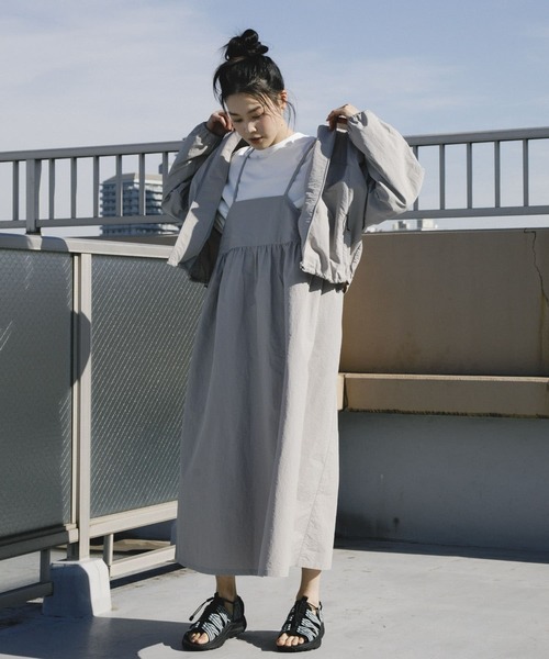 EKAL（エカル）の「『撥水/UVカット/UR TECH』ナイロンタッサーキャミワンピース（ワンピース・レディース・グレー/ベージュ系その他・ONE）」の5枚目の写真