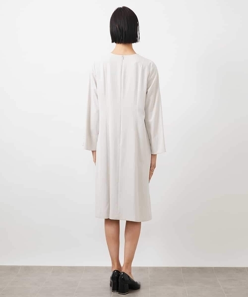 MICHEL KLEIN(ミッシェル・クラン)の「袖口パールワンピース(ワンピース・レディース・ブラック/グレー・38)」の3枚目の写真