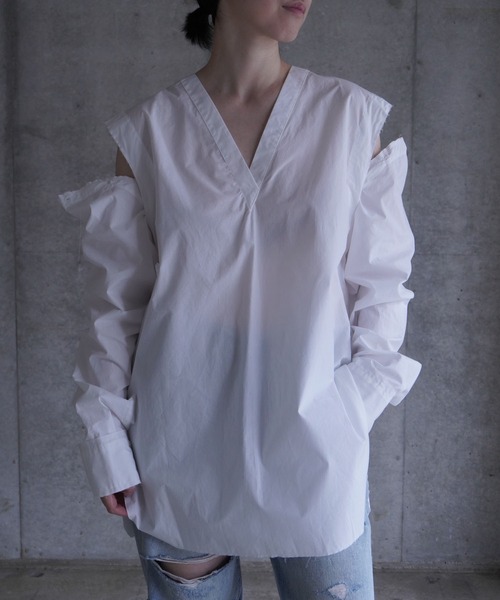 k3&co.（ケイスリーアンドコー）の「V NECK SHIRT（シャツ/ブラウス・レディース・ホワイト/ストライプ・ONE SIZE）」の2枚目の写真